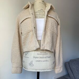 Short shearling cream jacket
Size: XXS